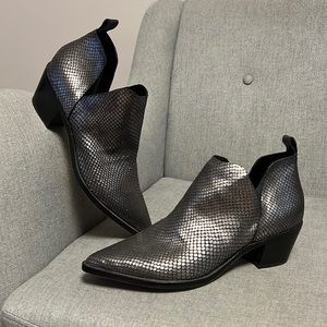 Dolce Vita women’s Sonni leather ankle bootie size 9.5